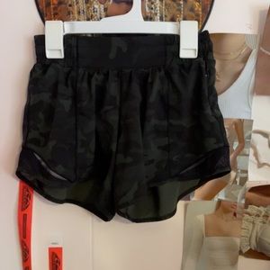 lululemon camo hotty hot shorts
